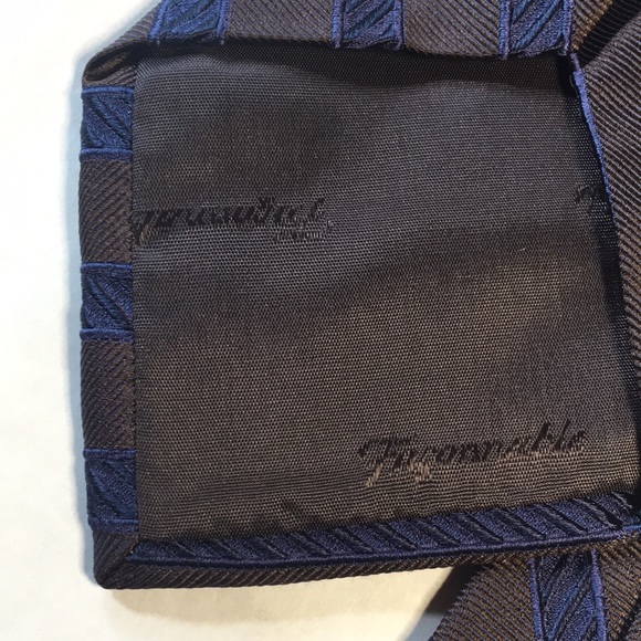 Beautiful Faconnable dark brown with dark blue diagonal stripes, 100% silk tie. - Picture 4 of 9